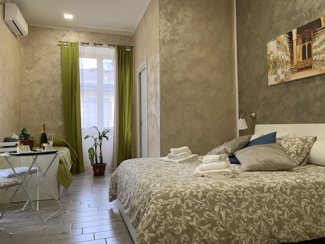 ジョイ ネイプルズ