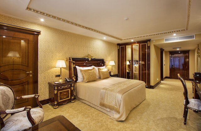 オットマンズ ライフ ホテル デラックス