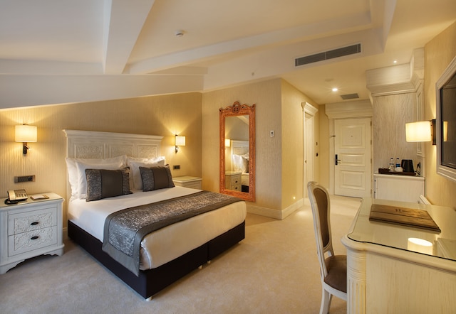 オットマンズ ライフ ホテル デラックス