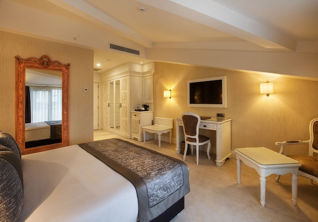 オットマンズ ライフ ホテル デラックス