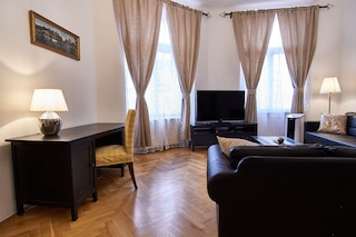 オールド タウン スクエア ロイヤル アパートメント