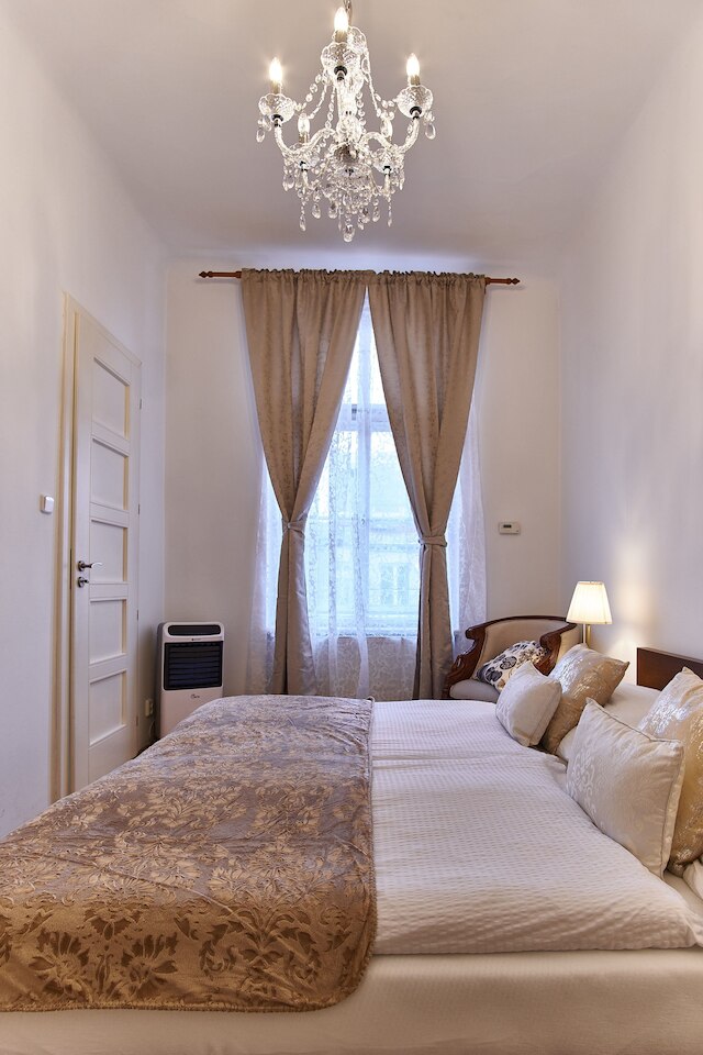 オールド タウン スクエア ロイヤル アパートメント