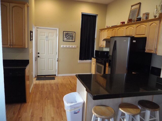 バックタウン アーバン ラグジュアリー アンド コンビニエンス ニア Lトレイン ストップ アット ウェスタン