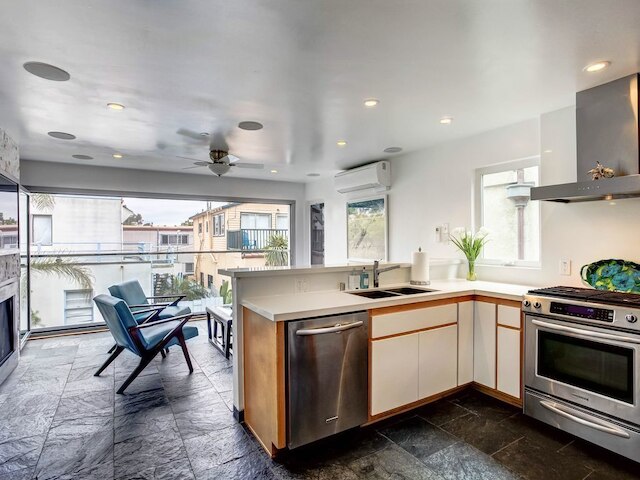 ネューウエスト ハウス オン ザ コート リード プラチナム セーティフィド グレート フォー グループス アンド ファミリーズ