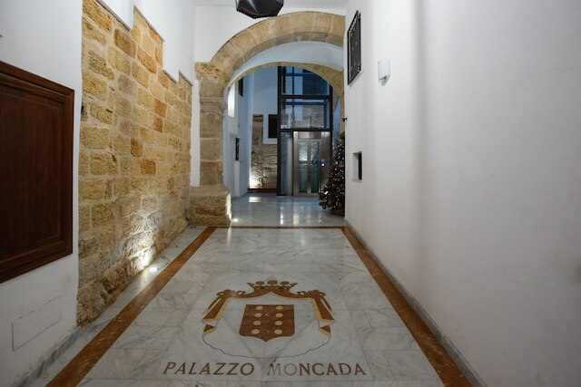 クアトロ カンティ チャーミング フラット