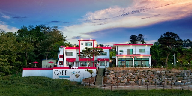 ナエリモン ビーチ ペンション