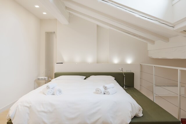 イン ザ シャドウ オブ ザ トゥー タワーズ