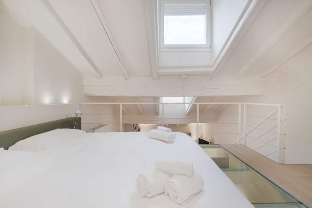 イン ザ シャドウ オブ ザ トゥー タワーズ