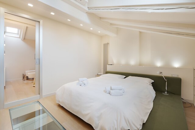 イン ザ シャドウ オブ ザ トゥー タワーズ