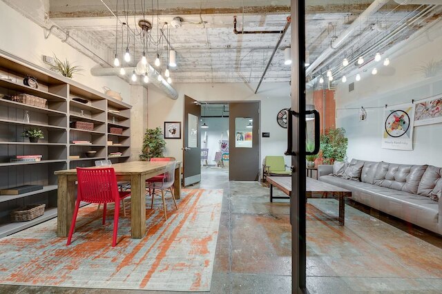 ゴージャス 1 ベッドルーム イン ヒストリック ビルディング ダウンタウン