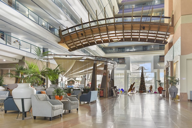 ホリデー ホリデー クラウン タワーズ