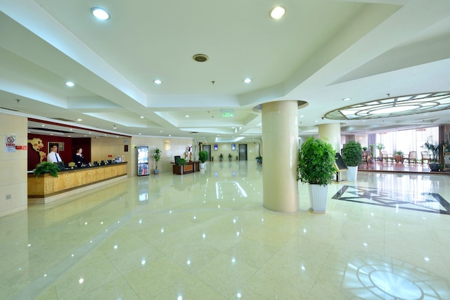 ゴールデン オアシス ホテル (金泰绿洲大酒店)