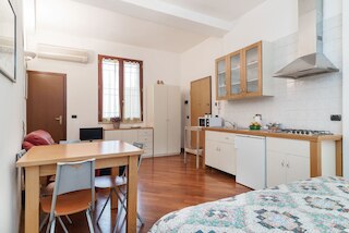 ボローニャ セントラル スタジオ