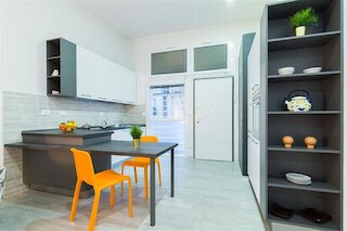 フレッチア ロッサ ボローニャ アパートメント