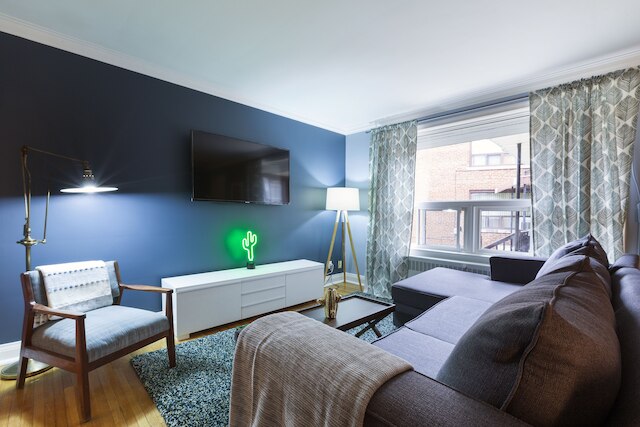 スぺーシャス アパートメント イン フォレスト ヒル (無料駐車場)