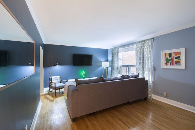 スぺーシャス アパートメント イン フォレスト ヒル (無料駐車場)