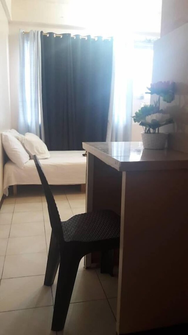 エコヌミ ルームズ アット ベンロシ プラザ