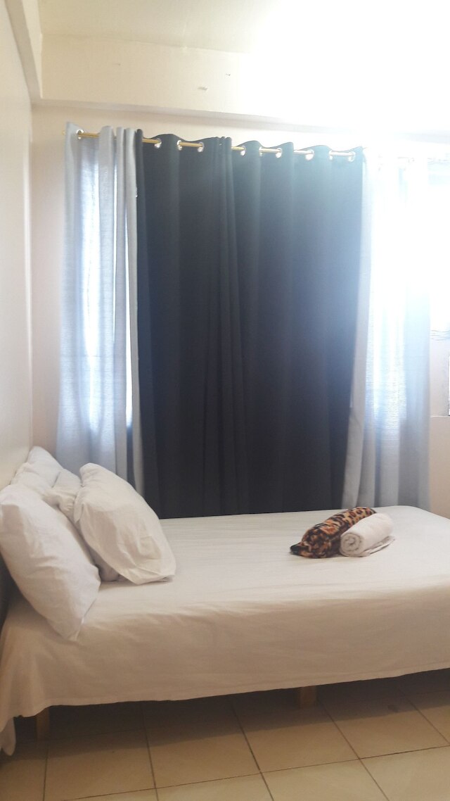 エコヌミ ルームズ アット ベンロシ プラザ