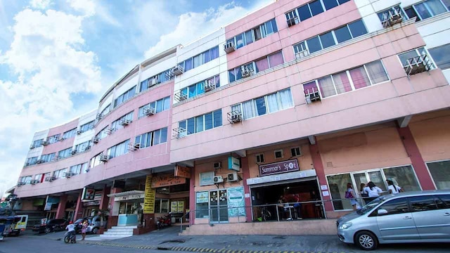 エコヌミ ルームズ アット ベンロシ プラザ