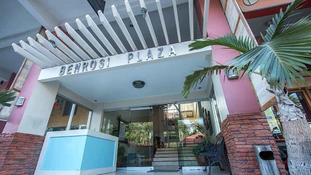 エコヌミ ルームズ アット ベンロシ プラザ