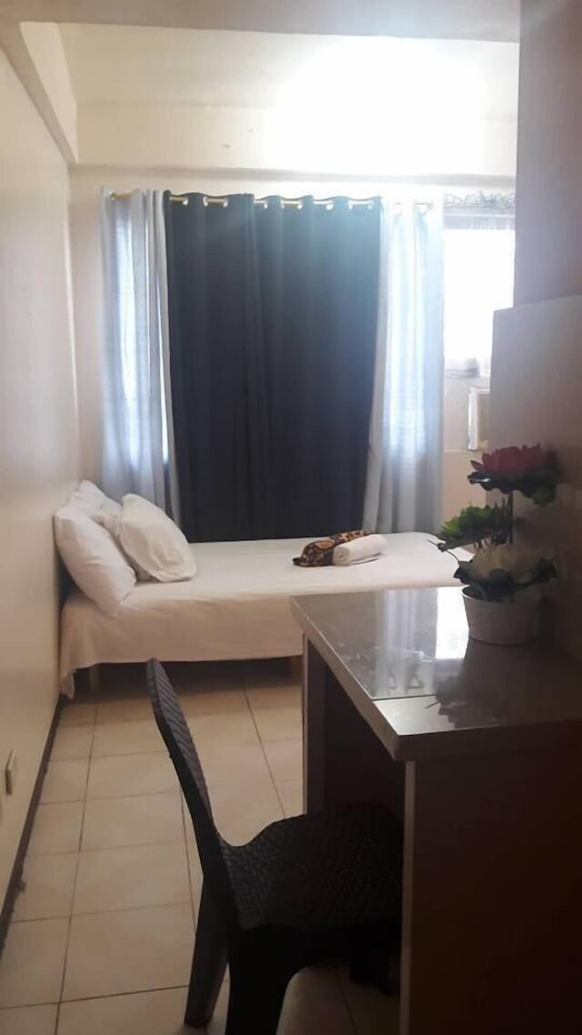 エコヌミ ルームズ アット ベンロシ プラザ