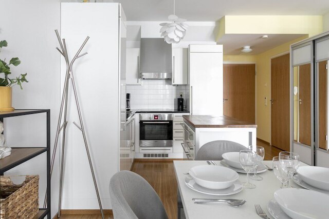 2ンドホームズ 1ッBルーム アパートメント イン カンピ センター ウィズ サウナ アンド バルコニー