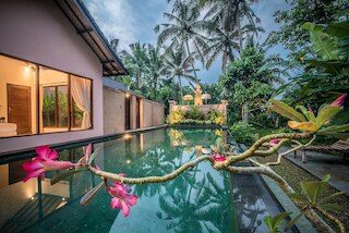 スジャヤ ヴィラズ