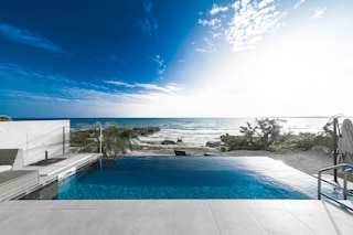 ディーズグロウ リゾート インフィニティプールヴィラ 渡口の浜