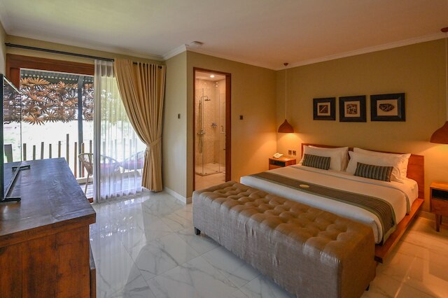 イラ キッチン & ヴィラ