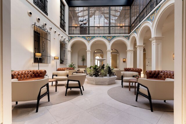 H10 パラシオ コロメラ