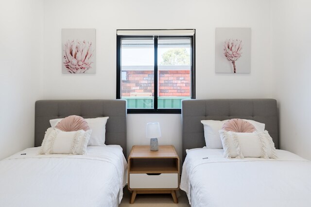 スタジオ 64 オイスター ベイ モダン 3 ベッドルーム