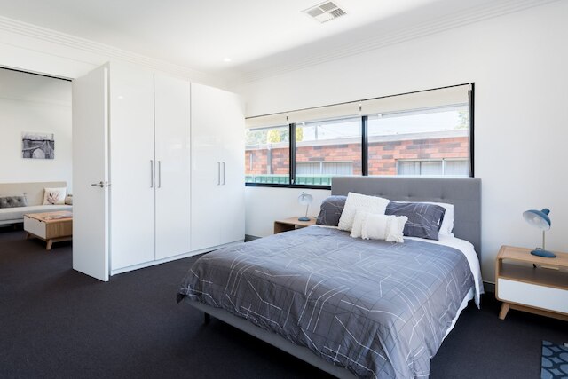 スタジオ 64 オイスター ベイ モダン 3 ベッドルーム