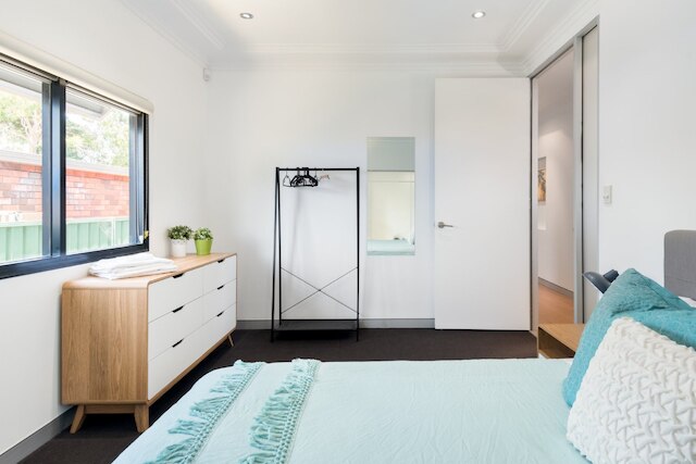 スタジオ 64 オイスター ベイ モダン 3 ベッドルーム