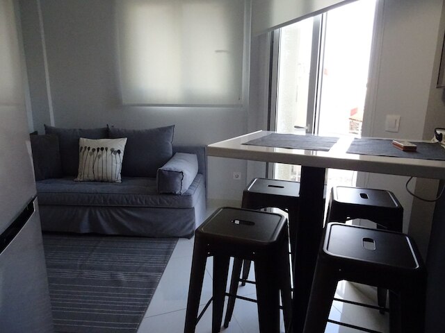 ミニマル ラグジュアリー ニア アクロポリス