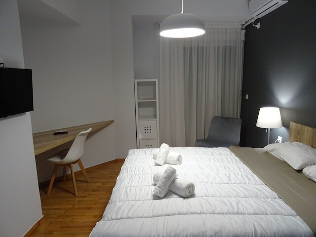 ミニマル ラグジュアリー ニア アクロポリス