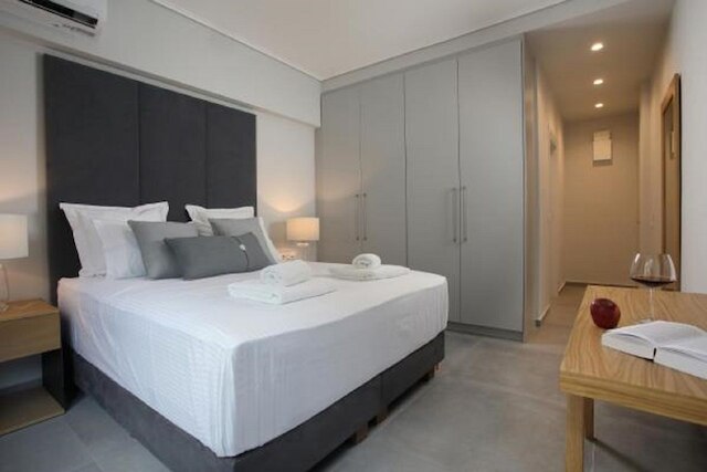 レジオ ラグジュリアス アテニアン アパートメント