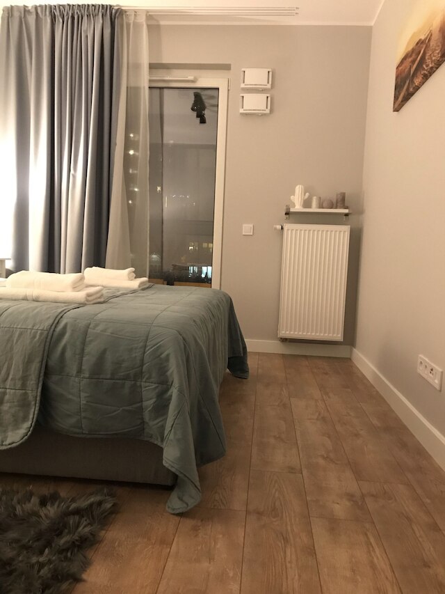 クリスタル アパートメンツ