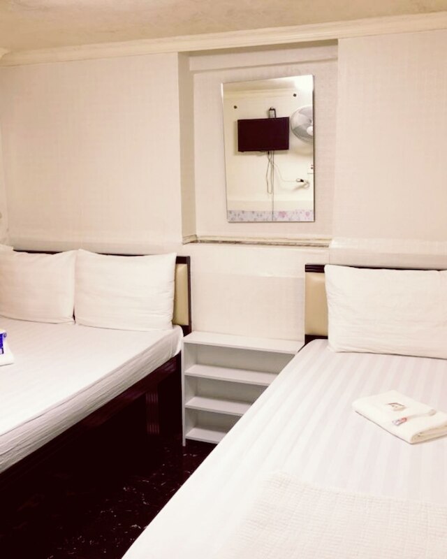 タージ スーパー デラックス