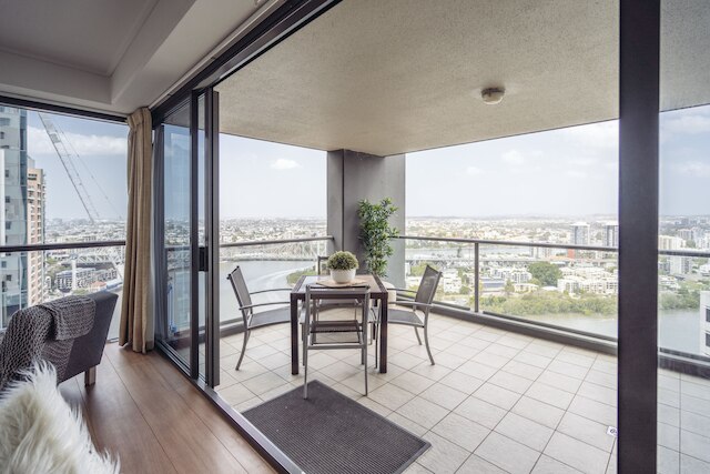 スカイ ホームズ オン クイーン