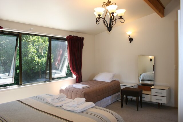 ウォルナット グローブ ロッジ