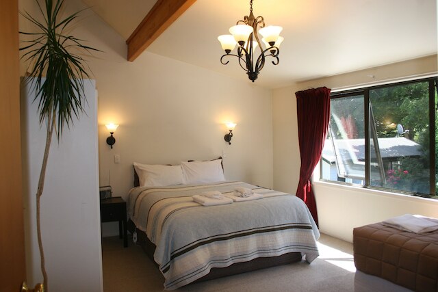 ウォルナット グローブ ロッジ