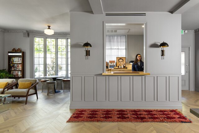 パリホテル ウエストウッド ビレッジ - ウエスト ビバリーヒルズ