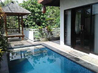 クニゲン ヴィラ ジンバラン バリ