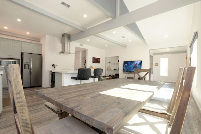 スペーシャス ハウス オン メルローズ、プライベート バックヤード ジムあり