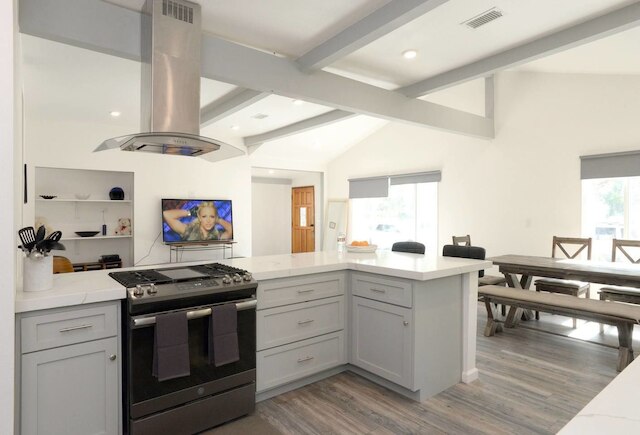 スペーシャス ハウス オン メルローズ、プライベート バックヤード ジムあり