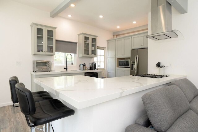 スペーシャス ハウス オン メルローズ、プライベート バックヤード ジムあり