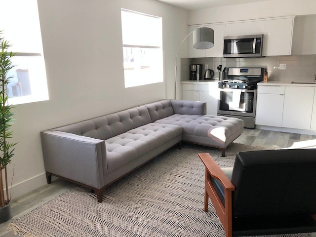 ブラン ニュー ラグジュアリー スペーシャス 3 ベッドルーム タウンホーム クロース トゥ 3rd ストリート