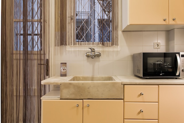 チャーミング アクロポリス メトロ アパートメント