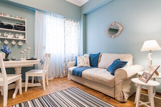 チャーミング アクロポリス メトロ アパートメント