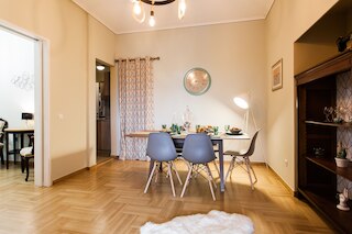 ハイ クラス ヒュージ セントラル アパートメント